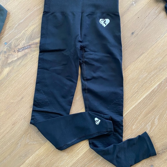 Gymshark leggings , long sleeve cop top and cropped tank top - Picture 4 of 6